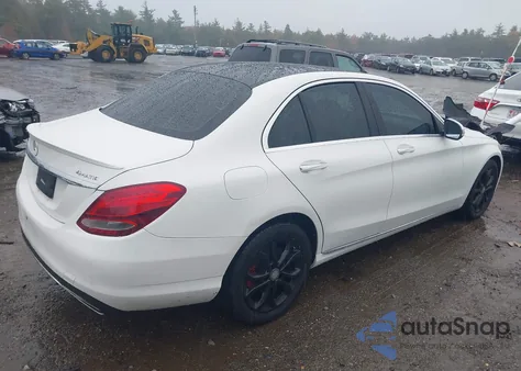 2016 Mercedes-Benz C 300 4Matic из США, поврежденный, VIN 55SWF4KB3GU101946